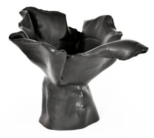 black clay ceramic by Priscilla Monge. Promoting artist gallery MÍRAME Fine Art.