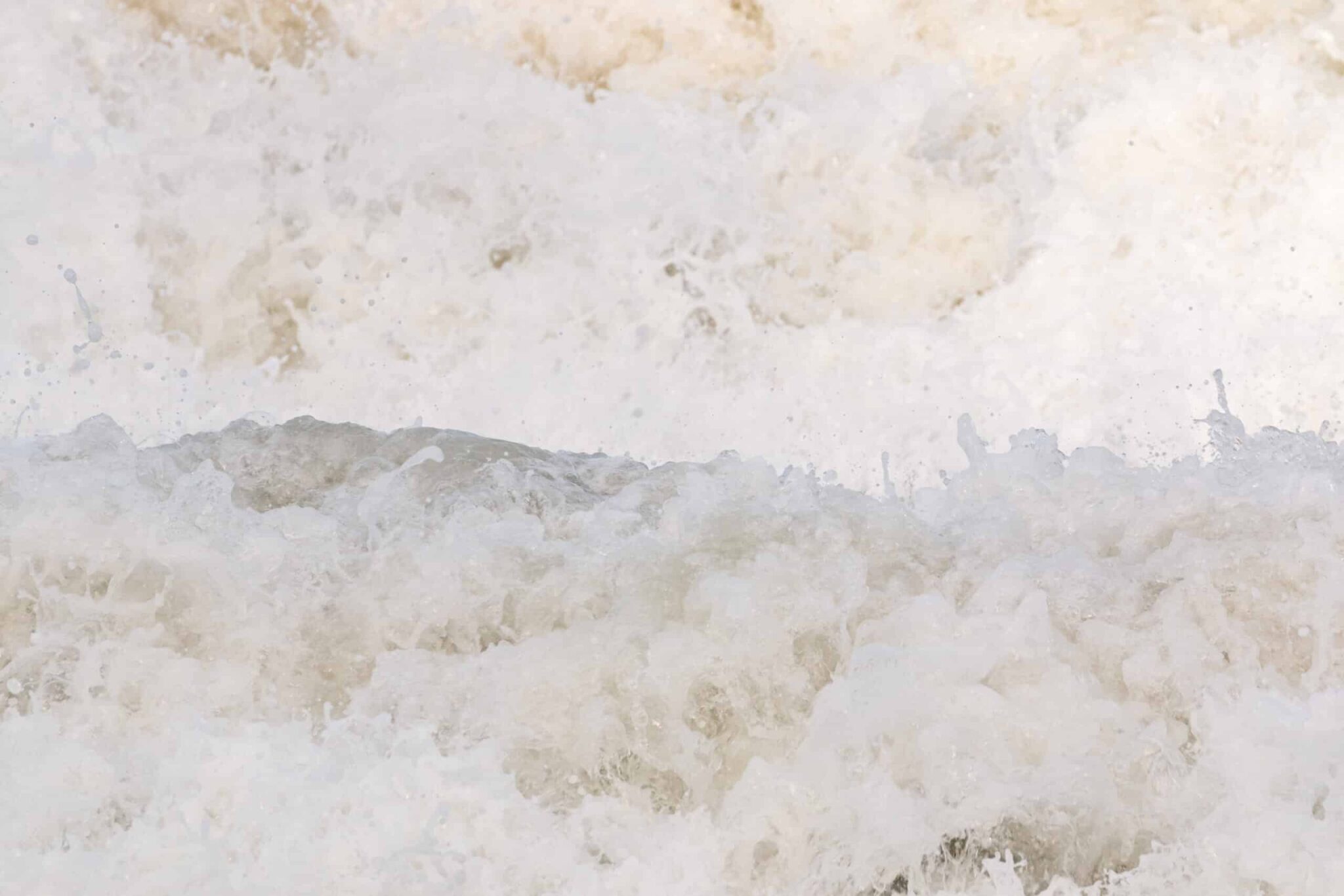 abstract ocean photography. Close-up image of splashing ocean by the photography Leonardo Ureña.