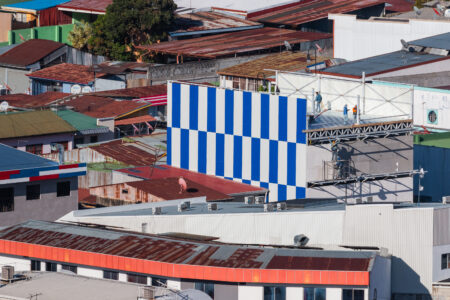 Urban image by photographer Leonardo Ureña, focusing on the rooftops of San José. Part of his rooftop photography series.