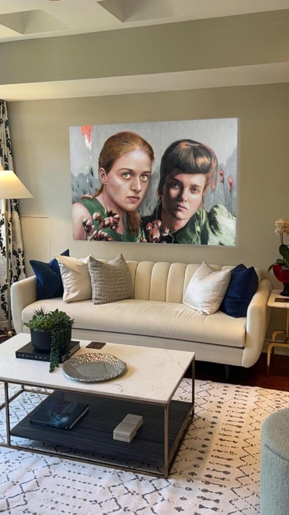 Augmented reality in real estate. An painting by Sofía Ruiz inserted into a living room interior using AR.