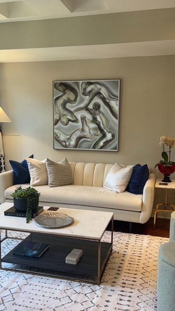 Augmented reality in real estate. An painting by Miguel Hernández Bastos inserted into a living room interior using AR.