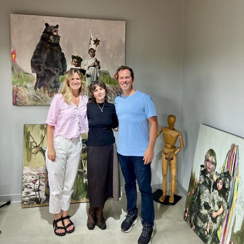 MÍRAME Fine Art on a studio visit, showing how founders Belinda Seppings and Jonathan Baldock are supporting Costa Rican art.