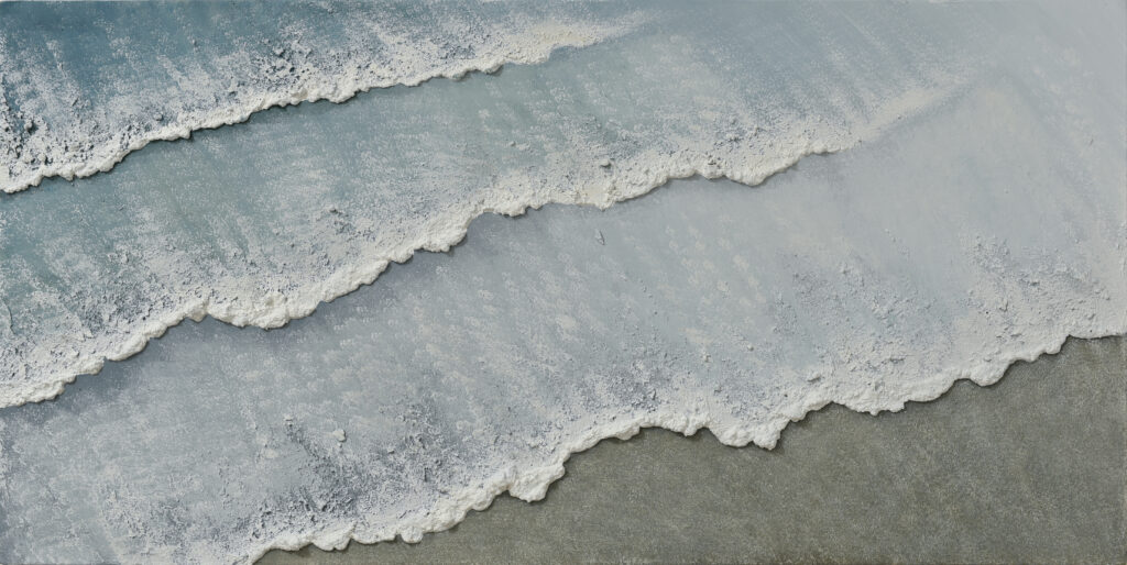 Textured Guanacaste beach painting featuring textured, blue and white waves rolling onto a brown beach. By artist Jaime Gurdian L. Example of Guanacaste paintings by Jaime Gurdian L.